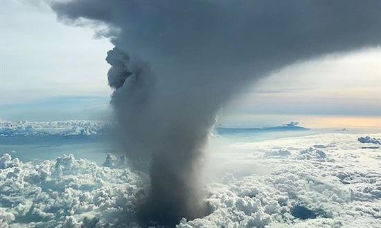 火山喷出的惊人灰柱